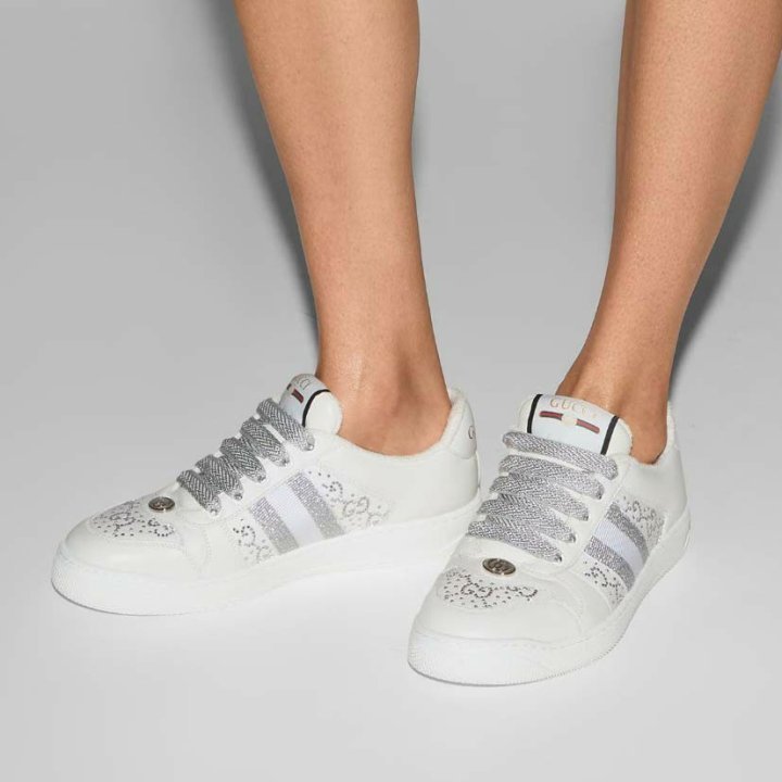 구찌 여성 라이트그레이 레더 스크리너