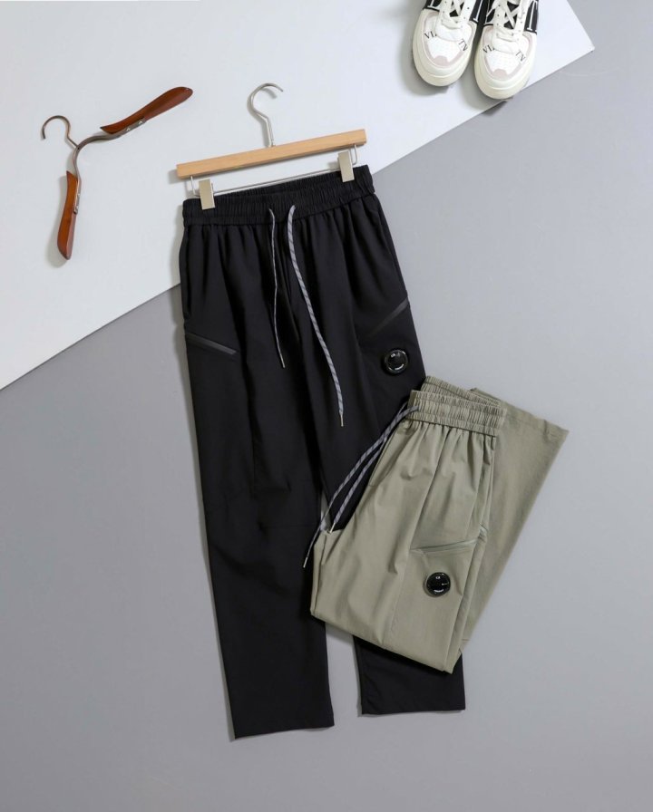 C.P 컴퍼니 렌즈 사선지퍼 쿨링 팬츠