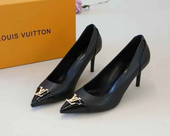 루이비통 카퓌신 펌프스 힐