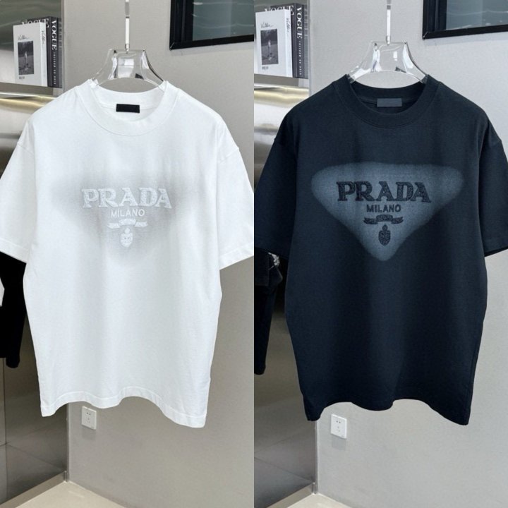 프라다 레터링 자수로고 라운드 티셔츠 