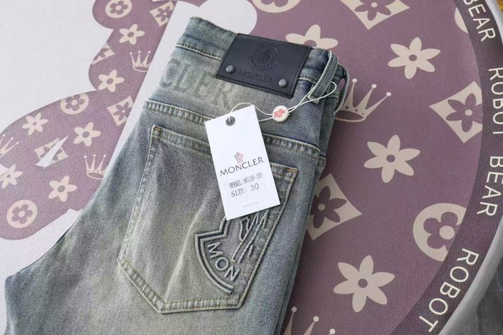 몽클레어 포켓 엠보로고 스판 데님진 
