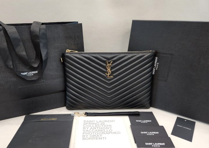 생로랑 마틀라세 소가죽 금장 클러치백 413444