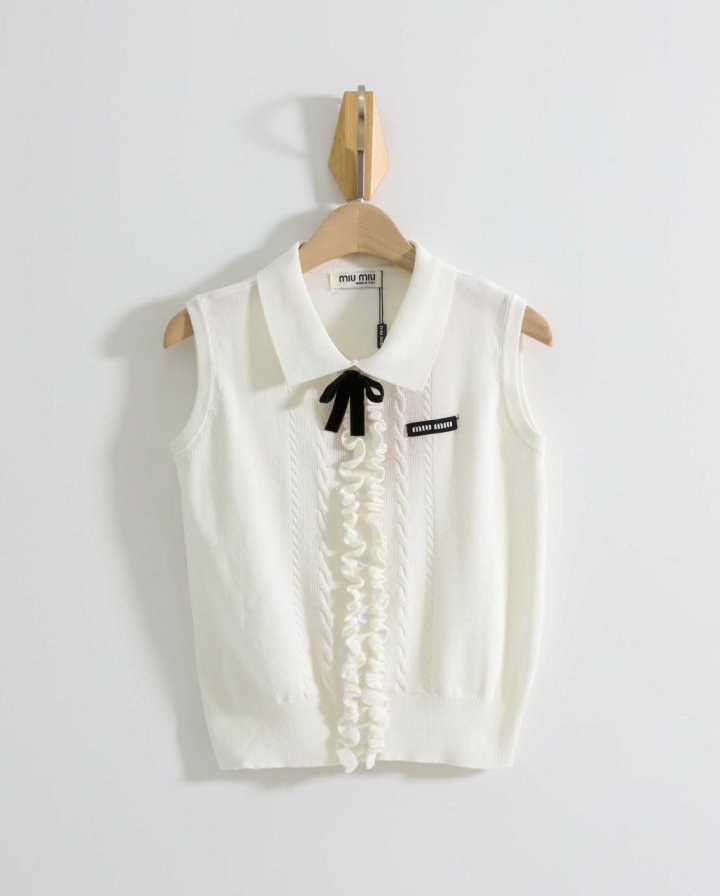 미우미우 프릴 포인트 민소매 카라 니트