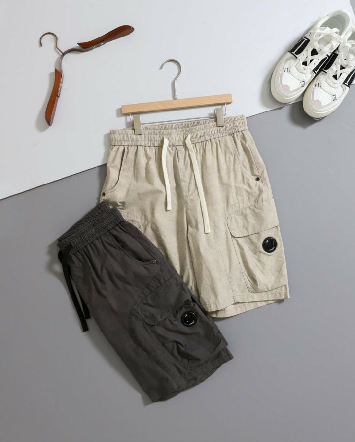 C.P 컴퍼니 렌즈 빅카고 투포켓 하프팬츠