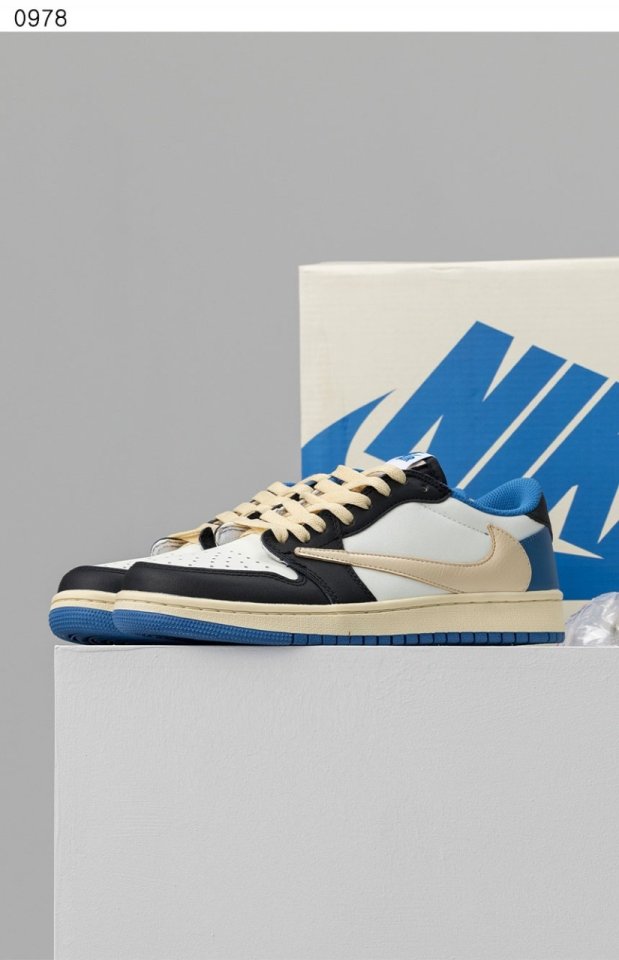 나이키 X 프라그먼트 X 트래비스 스캇 조던1 로우 콜라보