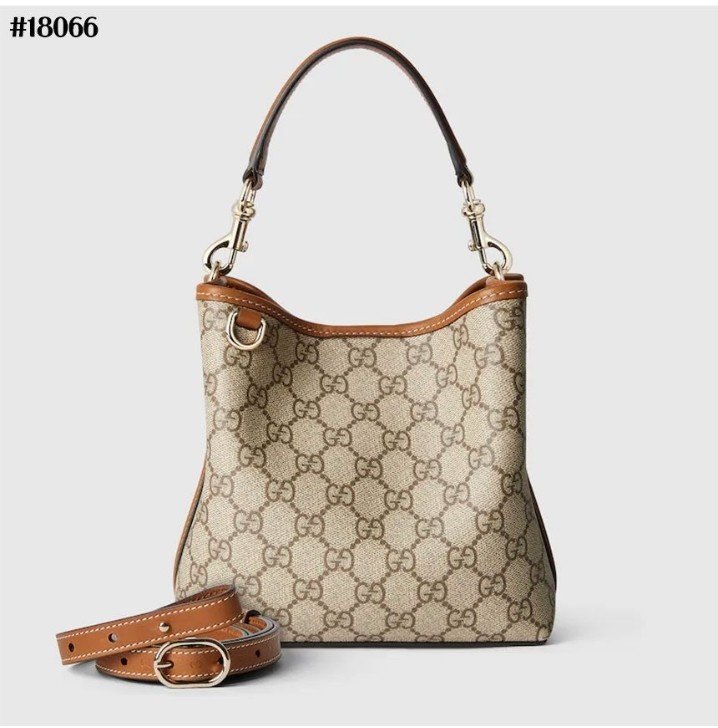 구찌 GG 엠블럼 스몰 버킷백