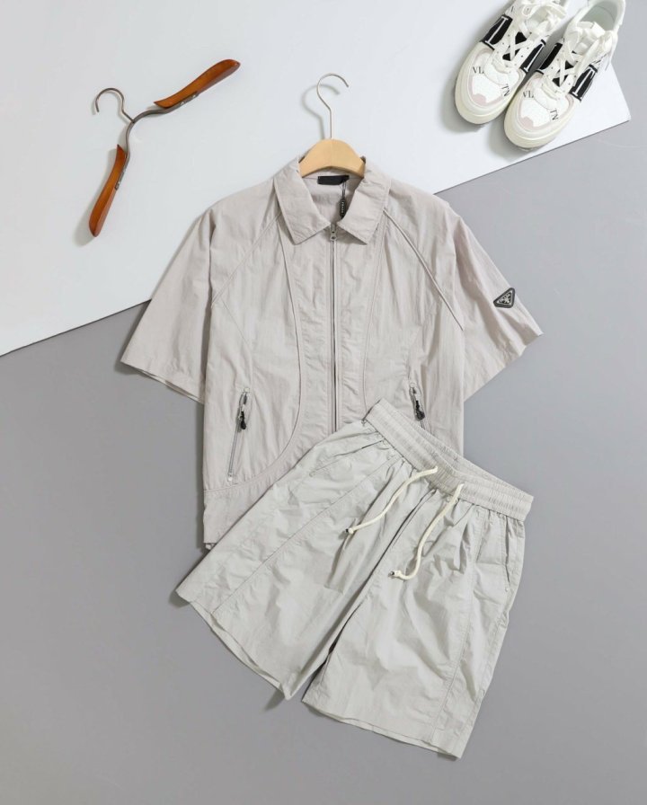 프라다 백로고 우븐 집업 & 레드탭 하프팬츠 set