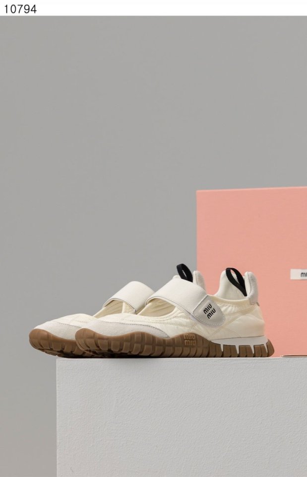 미우미우 스웨이드 발레리나  