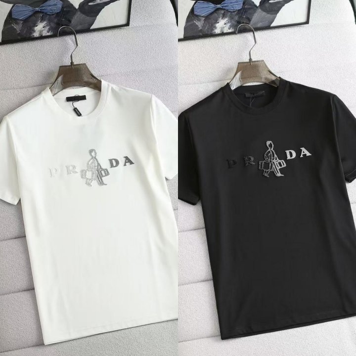프라다  3D 레터링로고 라운드 티셔츠
