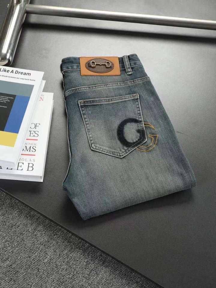 구찌  레더체인 포켓로고 스판 데님진