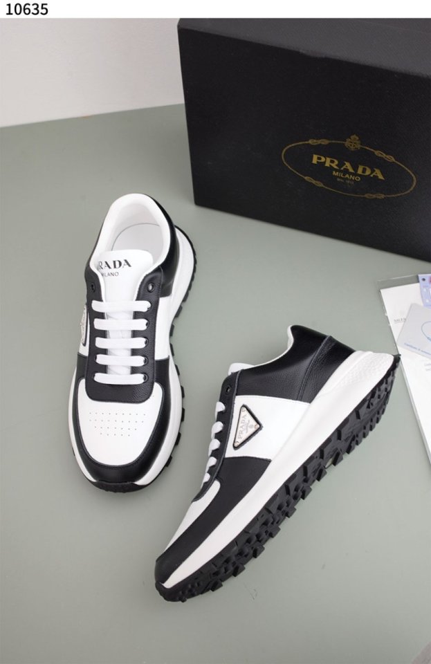 프라다   삼각로고 범고래 스니커즈 