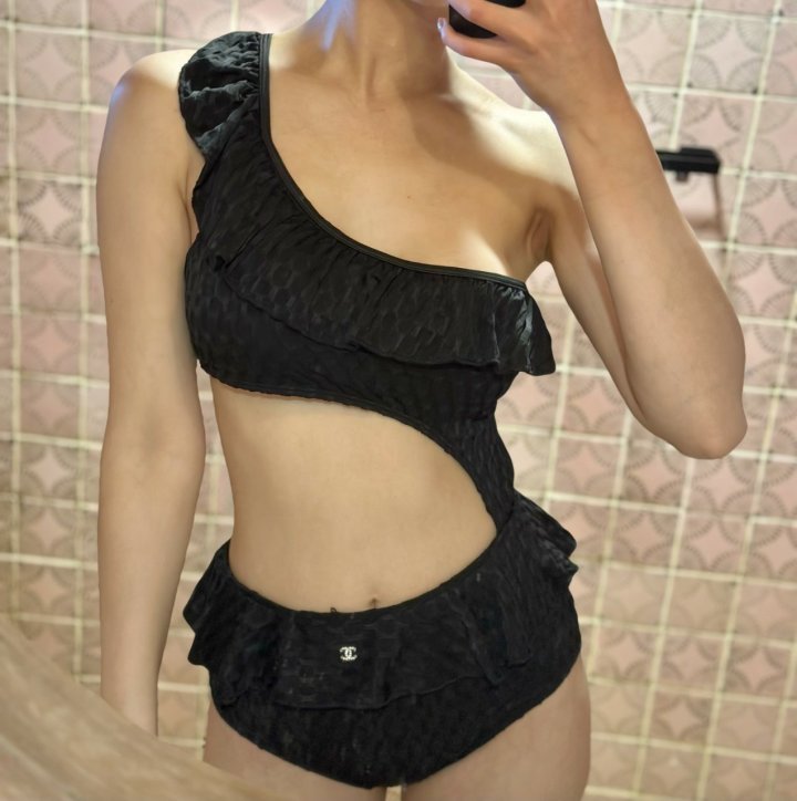 샤넬  오프 숄더 모노스키 스윔 수트 