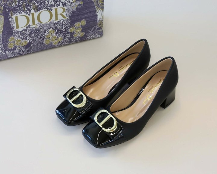 디올  CD 금장 로고 펌프스 힐 