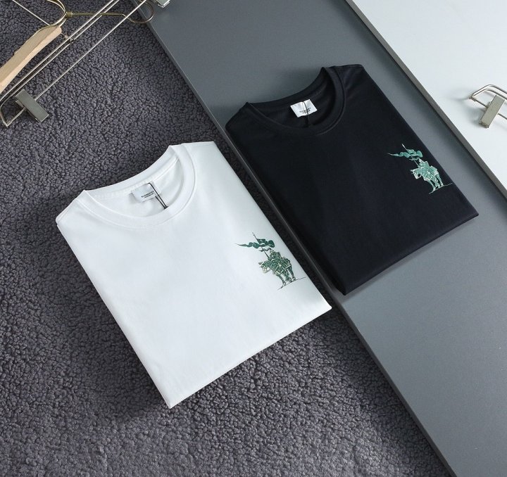 버버리  기사 엠보로노 라운드 티셔츠