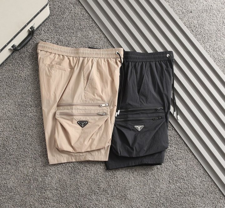 프라다  포켓 삼각와펜로고 하프팬츠 