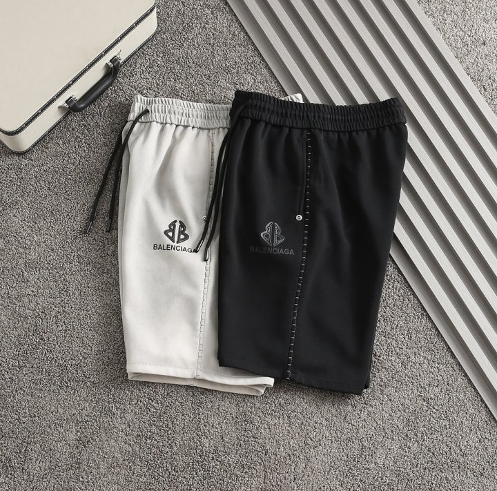 발렌시아가  스티치포인트 엠보로고 하프팬츠 