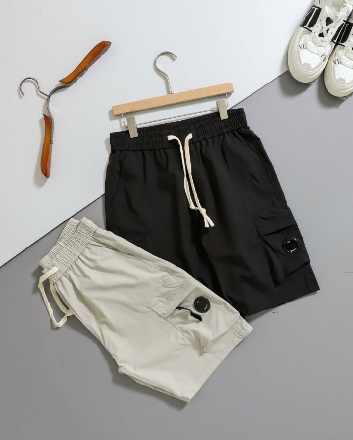 C.P 컴퍼니  렌즈와펜 밴딩 쇼트팬츠 