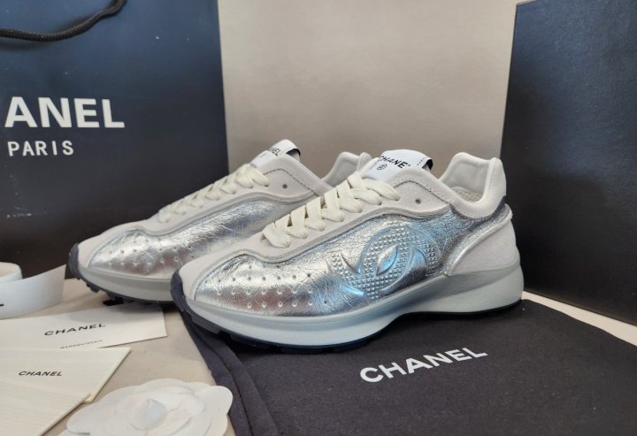 샤넬  카프스킨 크루즈 컬렉션 스니커즈