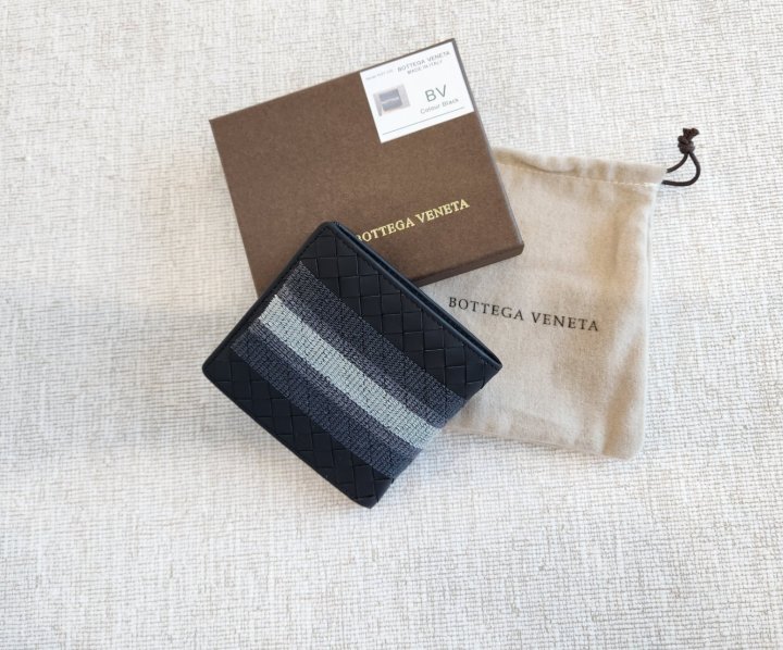 보테가베네타   투톤 자수 반지갑 1527-100