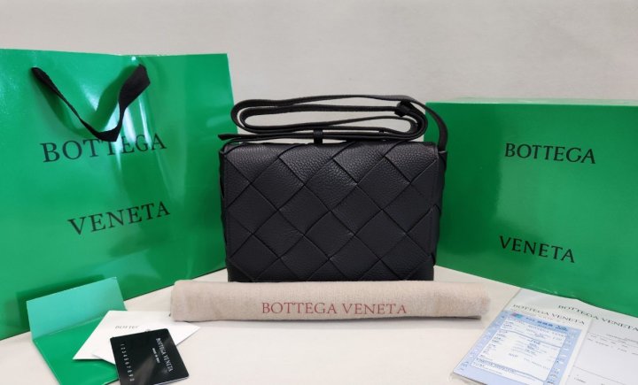 보테가베네타   인트레치아토 크로스백 168-356 