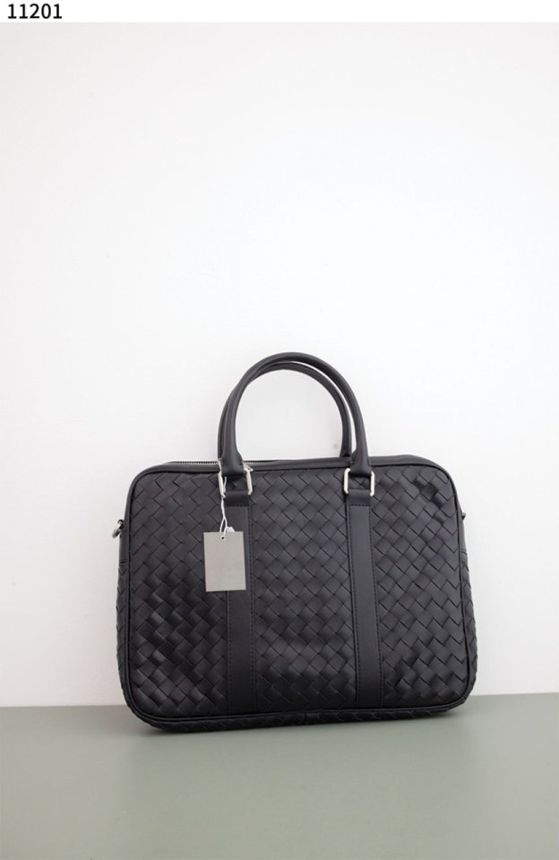 보테가베네타   블랙인트레치아토 슬림 브리프케이스 
