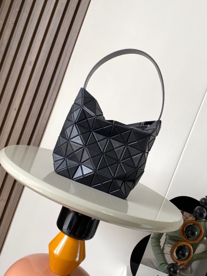 바오바오   이세이미야케 호보백 스몰