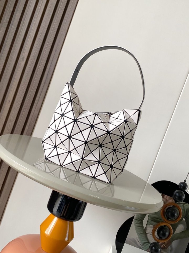 바오바오   이세이미야케 호보백 스몰