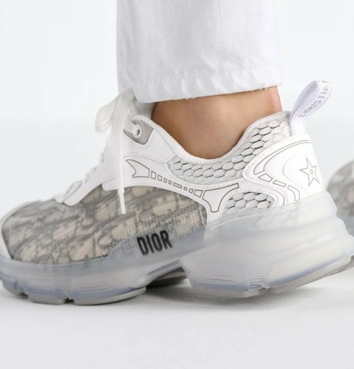 디올  바이브 스니커즈