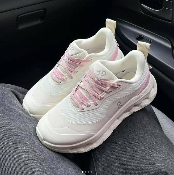 로에베 x ON   러닝 클라우드 틸트 2.0 