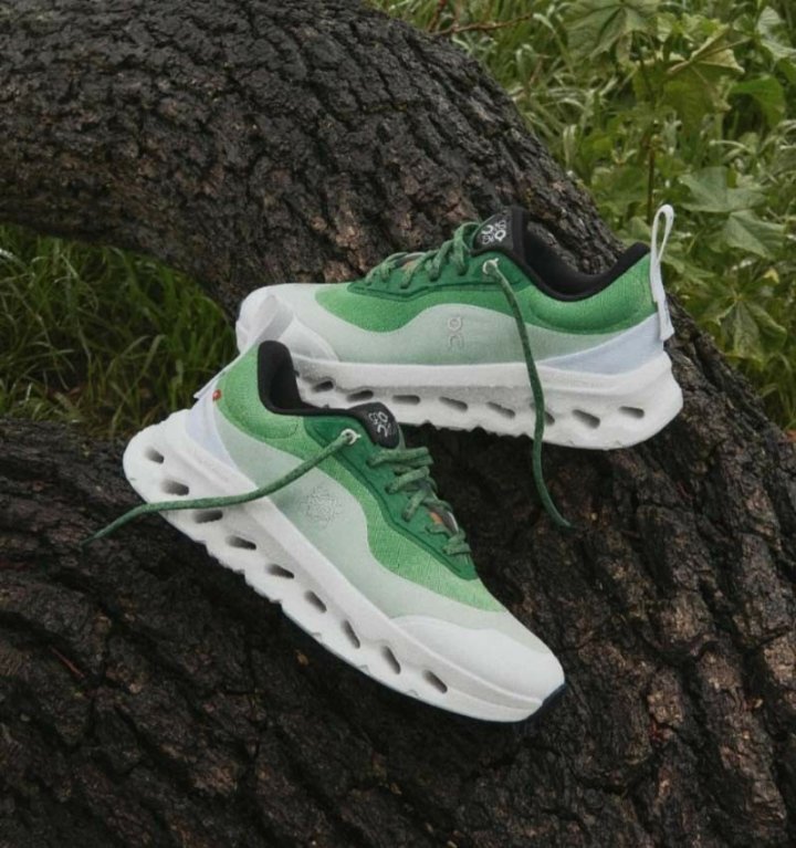 로에베 x ON   러닝 클라우드 틸트 2.0 