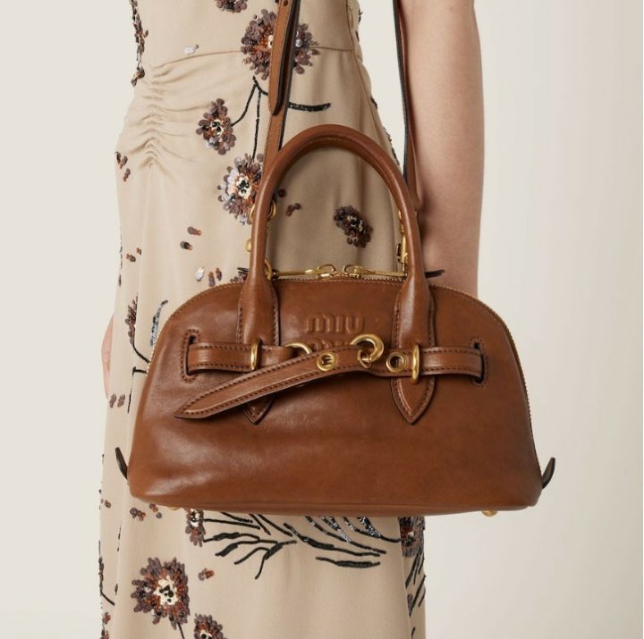 미우미우  아방뛰르 나파 가죽 탑 핸들백 