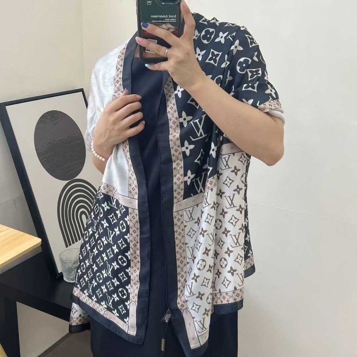 루이비통  모노 실크 스카프