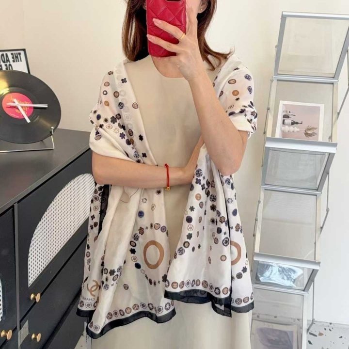 샤넬  실크 스카프 