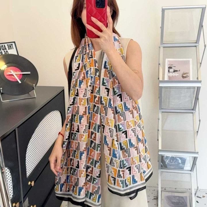 펜디  아트 실크 스카프 