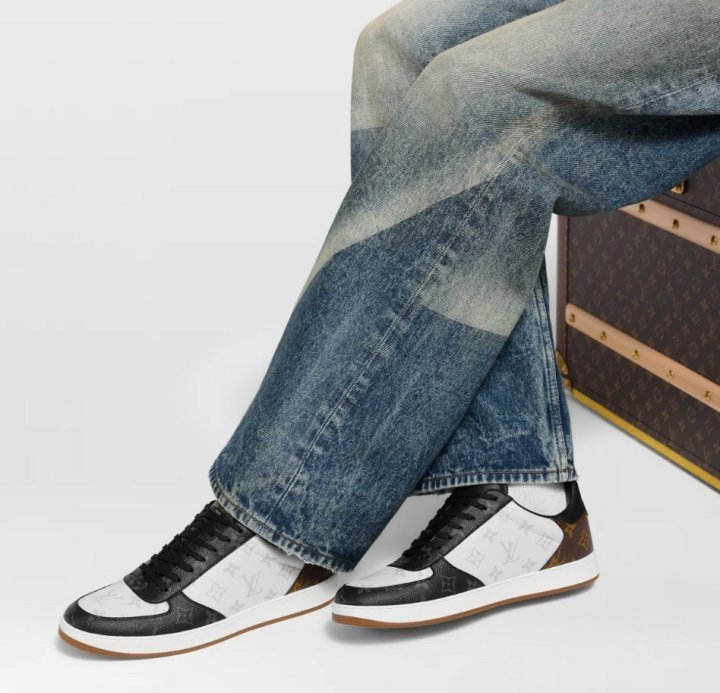 루이비통  리볼리 스니커즈 