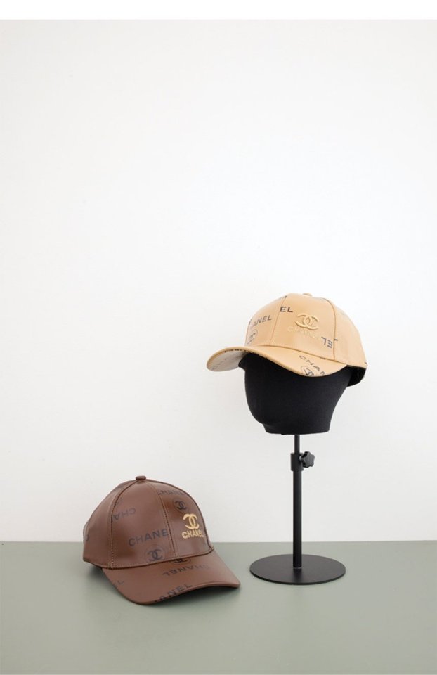 샤넬   CC 로고 레더 볼캡 