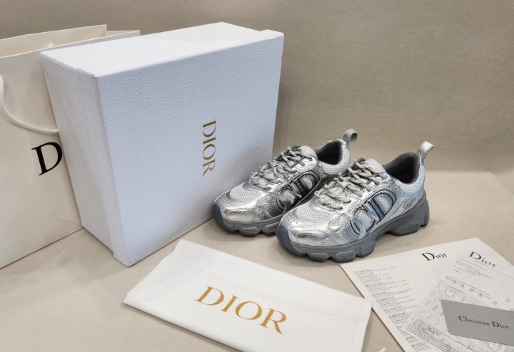 디올  크로노 한소희 스니커즈