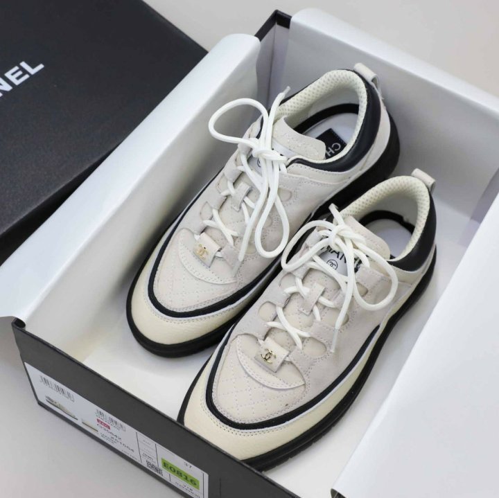 샤넬  스웨이드 스니커즈 