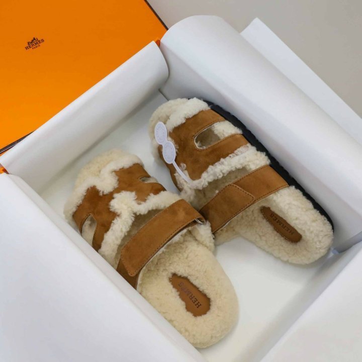 에르메스  시프레 시어링 샌들 