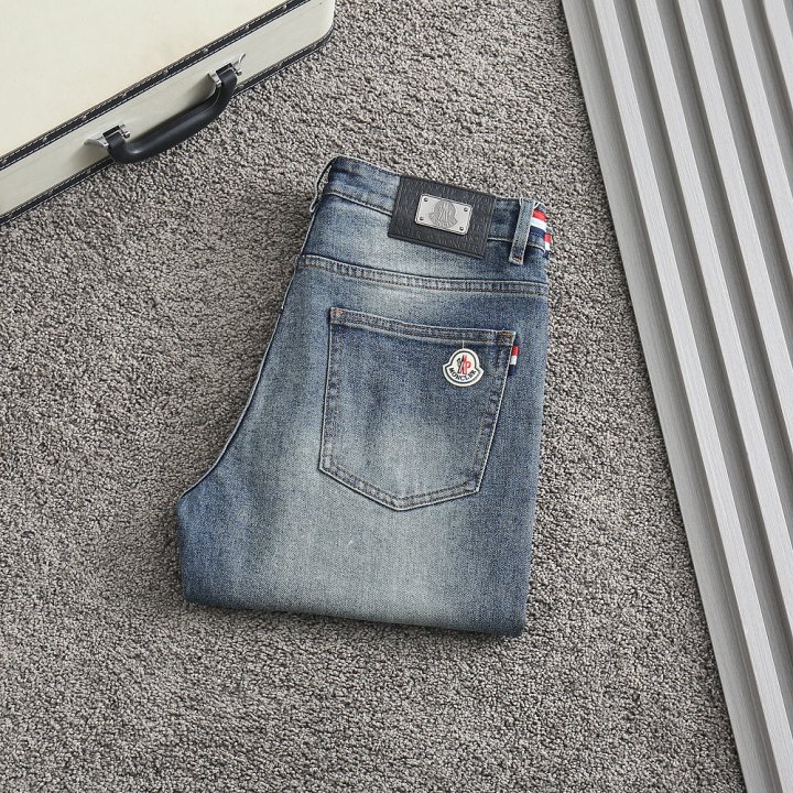 몽클레어   오뚜기 와펜로고 스판 데님진 