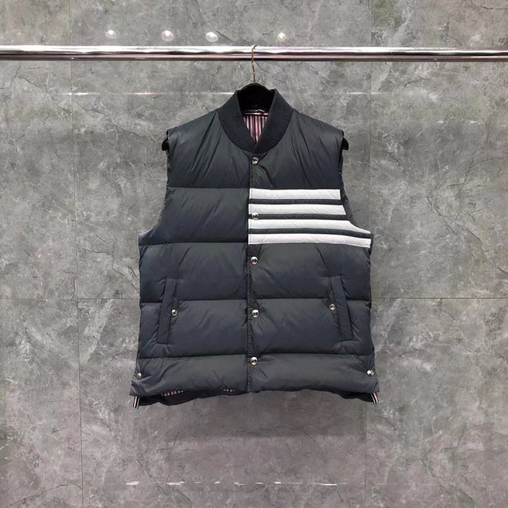 톰브라운  사선 매트 피니쉬 다운 패딩 베스트