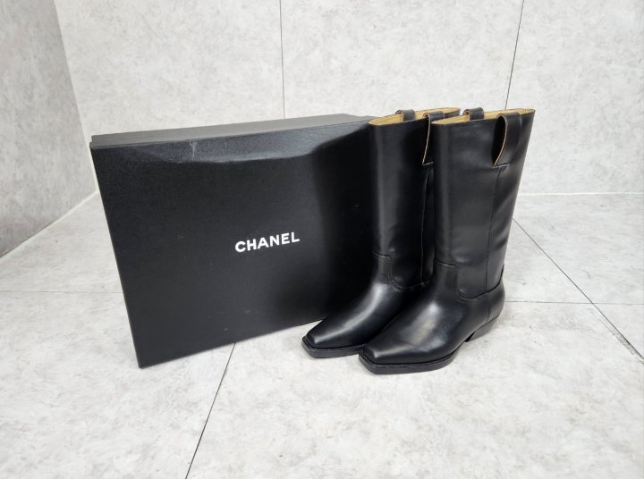 샤넬   CC 로고 카우보이 롱 부츠