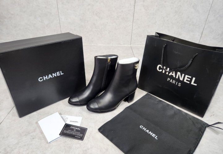 샤넬   앵클 부츠 카프스킨 & 블랙 (