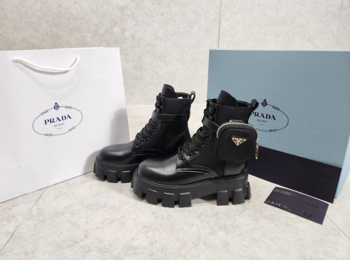 프라다  모노리스 파우치 부츠
