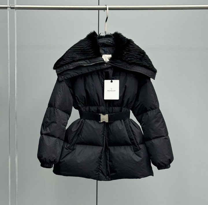 몽클레어   브래지어스 빅터틀넥 토끼털 구스 패딩