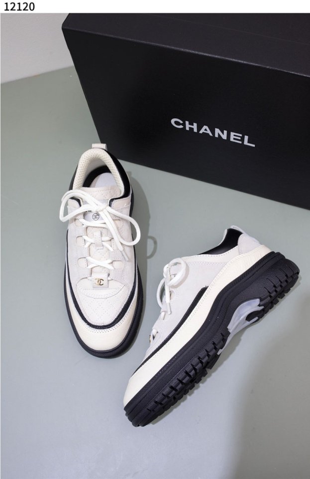 샤넬   스웨이드 스니커즈 