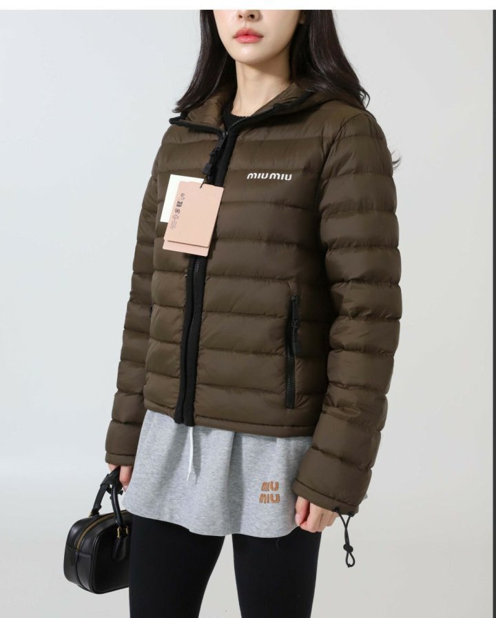 미우미우  라이트 폰지 다운 후드 재킷 