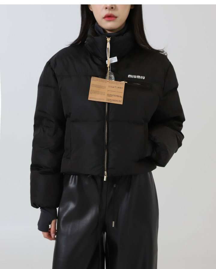 미우미우  테크니컬 크롭 다운 재킷  