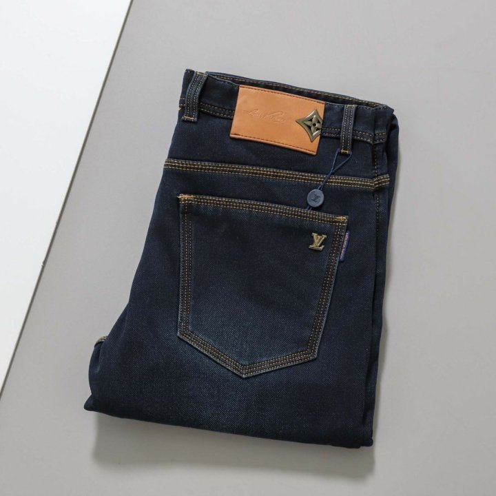 루이비통  LV 스틸 로고 레더패치 기모 데님 팬츠  