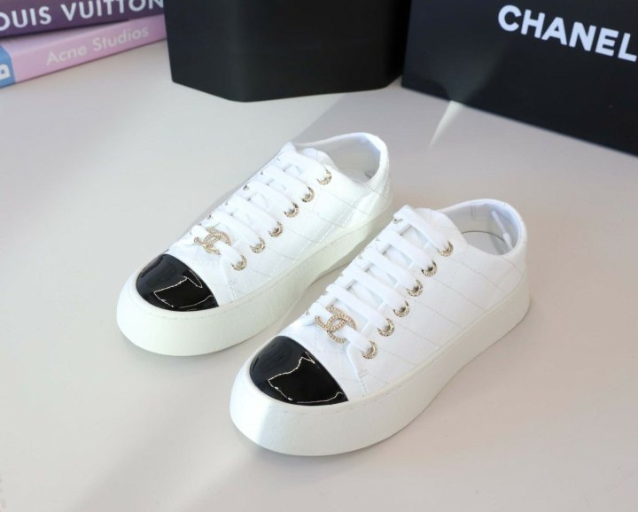 샤넬  퀼팅 플랫폼 스니커즈 